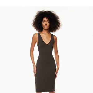 Contour v neck dress NWT